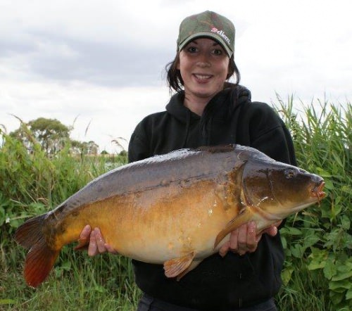 Liz Hicks - Fenland Fisheries 21lb 12oz