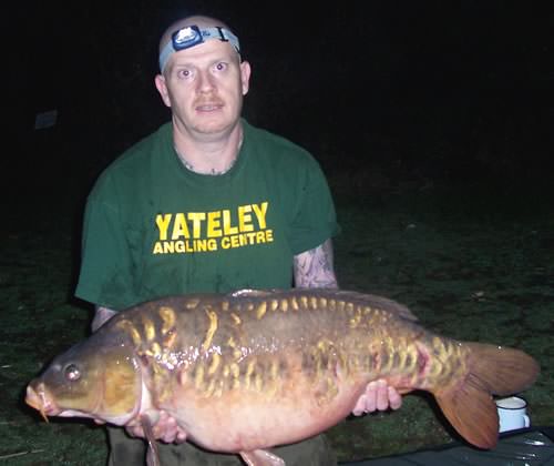 Mark Bridger - Yateley Sandhurst Lake 33lb 2oz